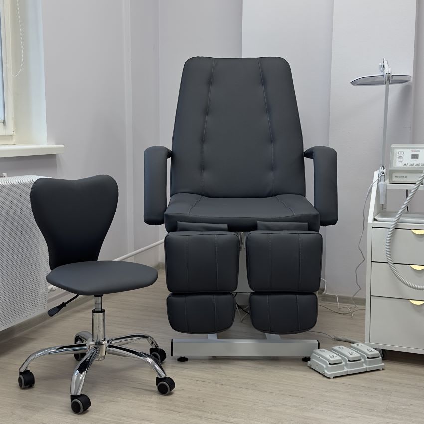 Стул мастера педикюра — вариант 3