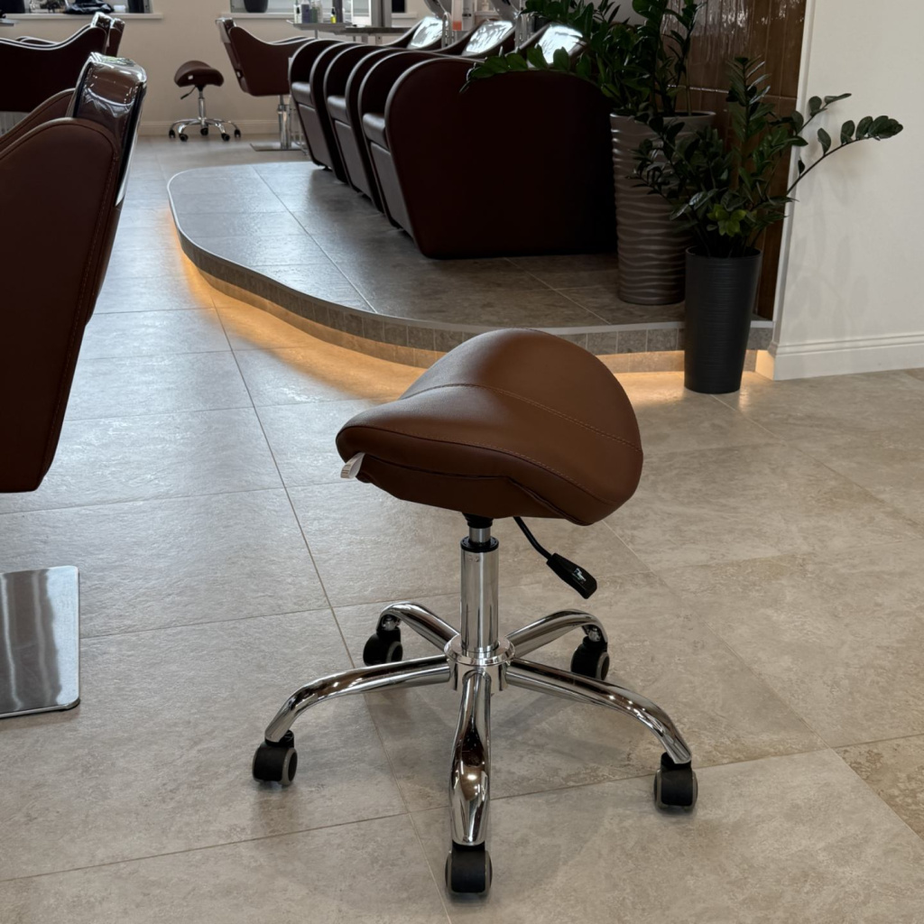 Стул мастера педикюра — вариант 1