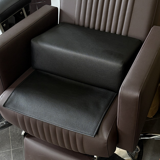 Парикмахерские кресла: Детское сиденье Юниор-2 за 90 руб. Фото 4