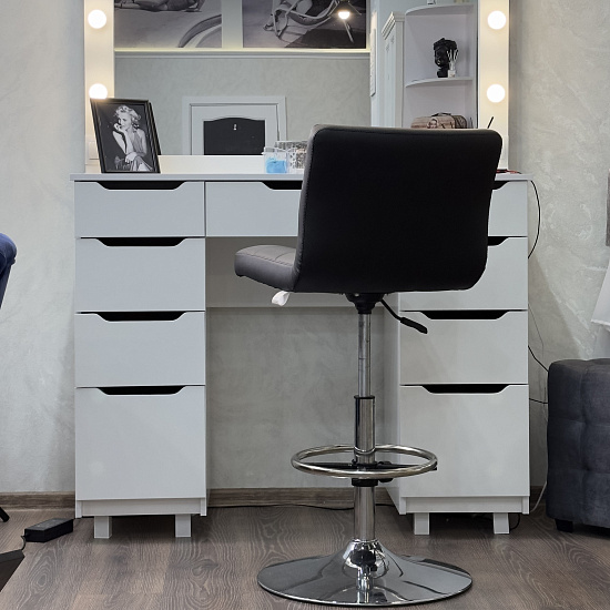 Стулья для парикмахера: Канто для парикмахера с кругом под ноги (VLK 501, квадраты) за 555 руб. Фото 8